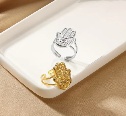 T❹❻🌹Anillo de palma de acero inoxidable de tono dorado con detalle de ojo de zircón