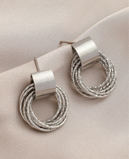 T❹❶💐1 par de pendientes minimalistas de lujo, informales, redondos y multicapa