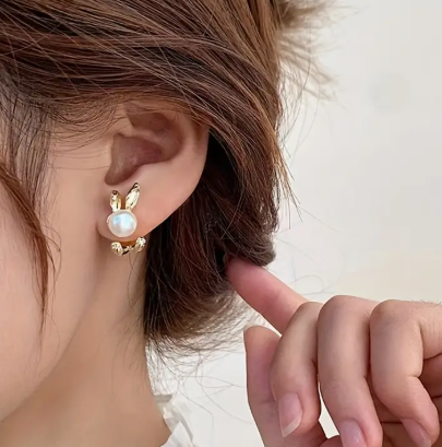 T❹❻🌹Pendientes de Estudio con Diseño Elegante de Conejo y Perla Sintética