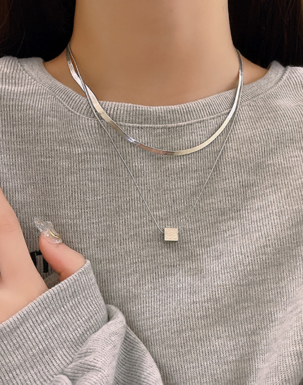 ❸❹🌻 Dos collares de colgante de cubo apilables - Cadenas de clavícula de moda y únicas para mujeres - Conjunto de accesorios de acero inoxidable de alta calidad