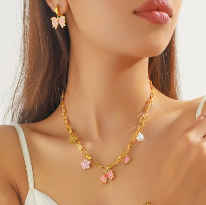 T❹❾💥Collar Bohemio Y2K de Acero Inoxidable en Tono Dorado con Lazos de Mariposa