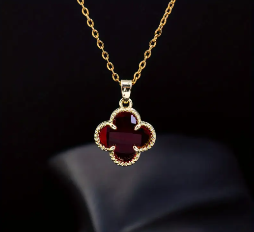 T❹❹🍂1pc Collar con Colgante de Trébol de Cuatro Hojas de Circonita Sintética Roja