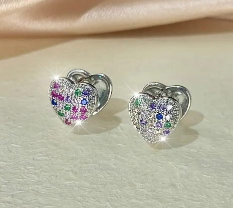 T❹⓿🍁 Un par de pendientes elegantes para mujeres, con un diseño único de corazón cho de cobre con piedras de zirconheia