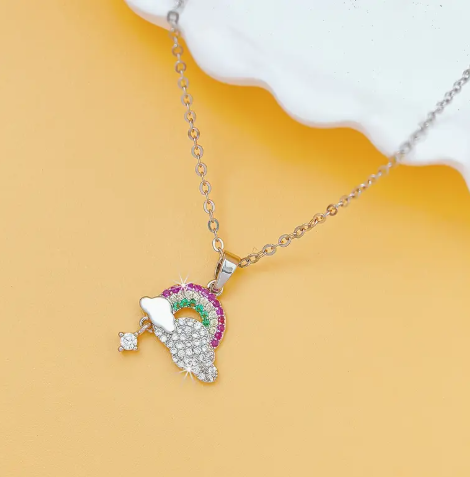 T❺❸💫Collar Nube Arcoíris - Colgante Encanto Nube Pastel y Cuentas Arcoíris