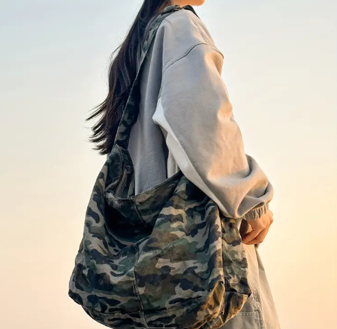 T❹❸🍀Bandolera Vintage Lavada para Mujer - Estampado de Camuflaje a Rayas en Verde Militar