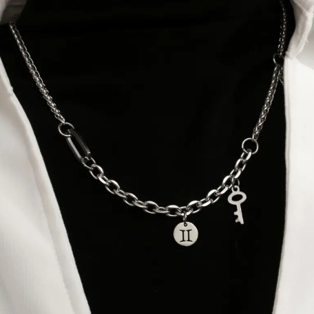 T❺❸💫1 pieza de acero inoxidable Hip-hop estilo Punk llave moneda colgante