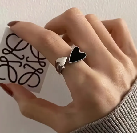 T❹❻🌹Un anillo abierto para mujer con un diseño de corazón sencillo, elegante