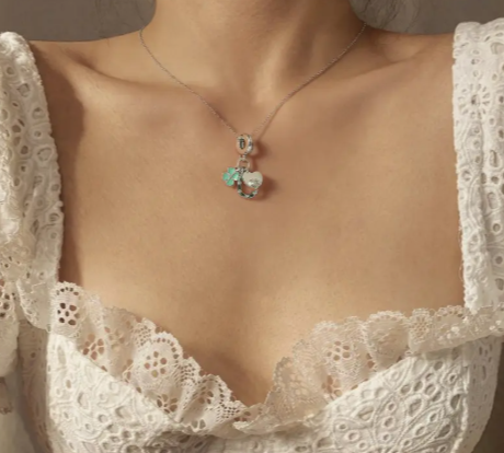 T❺❸💫1 pieza de collar C en forma de corazón y clave de cuatro hojas