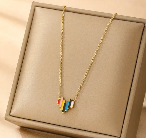 T❹❹🍂Collar con Colgante de Corazón Esmaltado Colorido en Acero Inoxidable