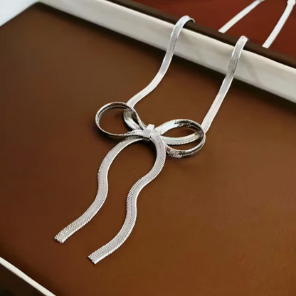 T❺❶🌻Collar de nudo de mariposa con estilo metálico elegante