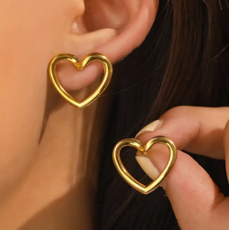 T❺❶🌻Pendientes de corazón de acero inoxidable hipoalergénico, chapados en oro de 18K, anti-oscurecimiento, cómodos y versátiles, simples y elegantes, accesorios de joyería de alta calidad para uso diario