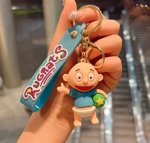 T❸❾🍀1pc Llavero Divertido de Soldadito Travieso - Llavero de Goma Suave Lavable para Bolsos y Carteras, Accesorio Adorable para Mujeres, Decoración de Billetera, Diseño Juguetón, Hardware Dorado