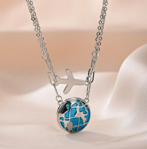 T❺❸💫Collar elegante de mujer en tono dorado con capas y colgante de avión y globo