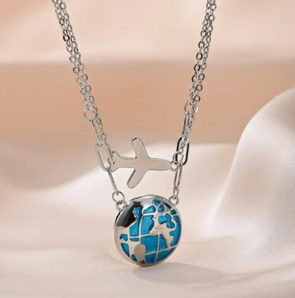 T❺❸💫Collar elegante de mujer en tono dorado con capas y colgante de avión y globo