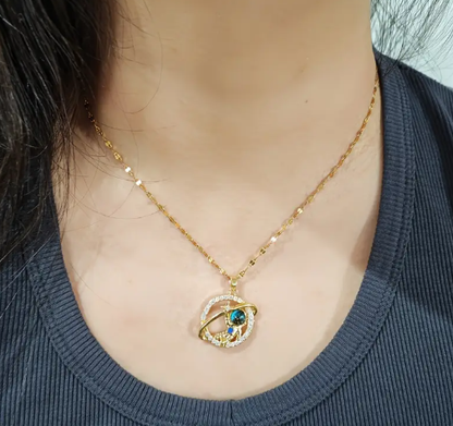T❹❹🍂1pc Collar de Astronauta Celestial en Acero Inoxidable con Piedras Sintéticas de Zirconia