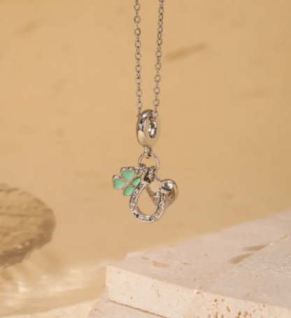 T❺❸💫1 pieza de collar C en forma de corazón y clave de cuatro hojas