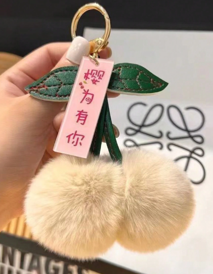 T❸❻🌹1 pieza Llavero colgante de peluche con forma de cereza linda, decoración de accesorio para bolso, adecuada para uso diario
