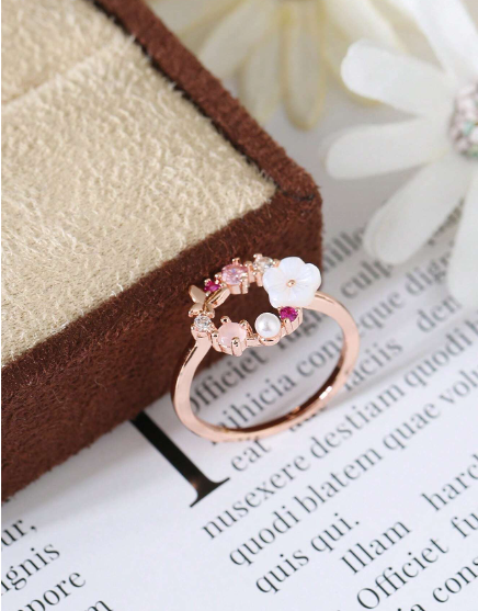 ❶❾☘️Anillo chapado en oro rosa con diseño de mariposa y flor