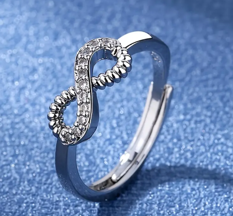 T❹❹🍂Anillo ajustable informal con forma de infinito con circonitas