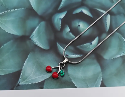 T❹❺🦋1pc Collar con Colgante de Cereza en Acero Inoxidable Chapado en Oro 18K