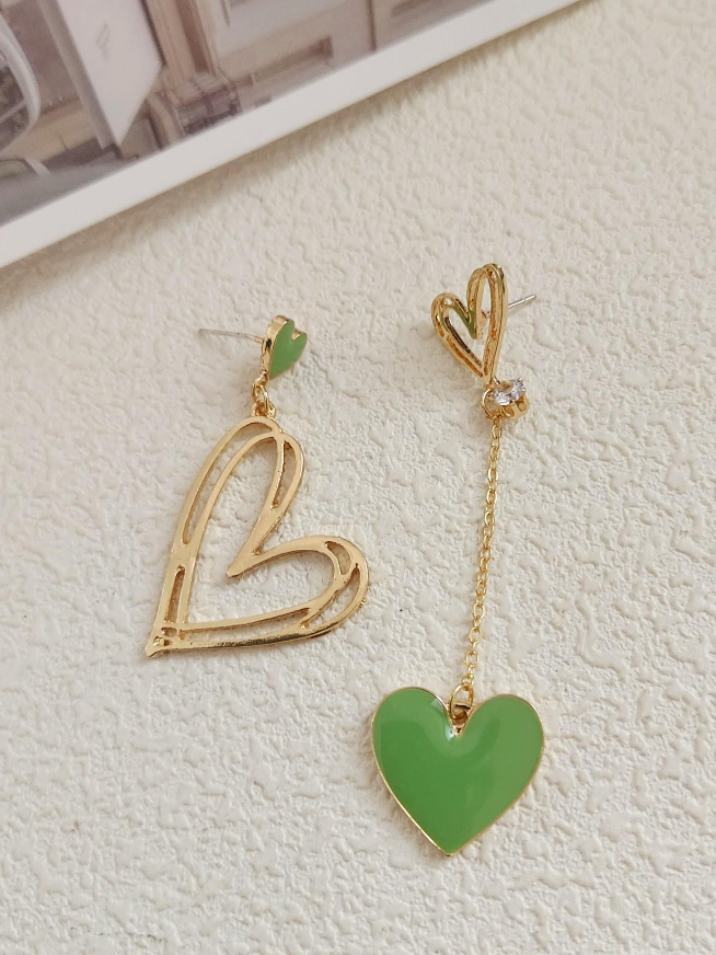 💚Pendientes largos con adorno de corazón de desemparejar